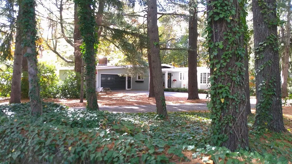 21 Brackenbury Ln, Beverly, MA 01915 - #1