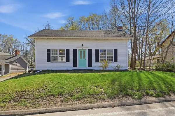 52 Summer St, Barre, MA 01005