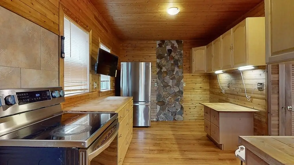 86 Saint Nicholas Ave, Worcester, MA 01606 - #1