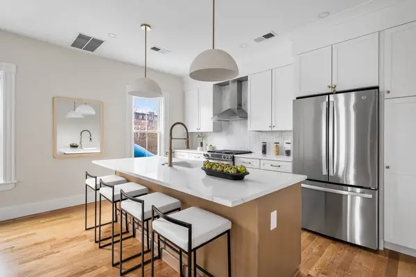 16 Harbor View St #2, Boston, MA 02125