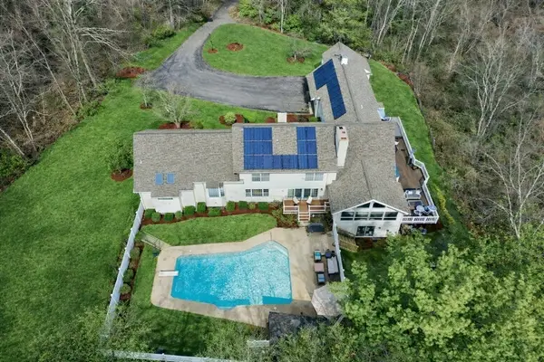 10 Cemetery, Mendon, MA 01756