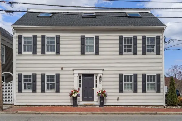 150 Merrimac St #I, Newburyport, MA 01950