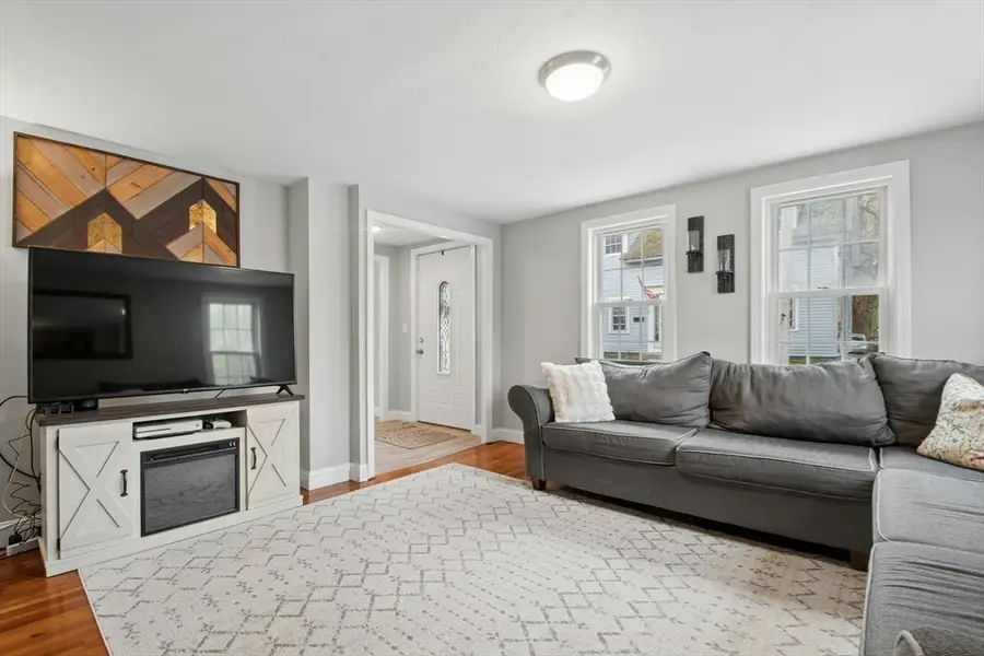 5 Elm St, Whitinsville, MA 01588 - #2