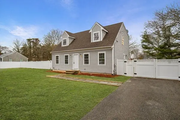 49 Orrs Ave, Barnstable, MA 02601