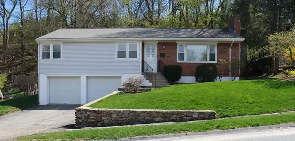 31 Sun Valley Dr, Worcester, MA 01609