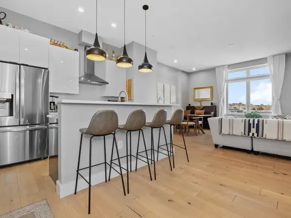 60 Cross St E #320, Somerville, MA 02145