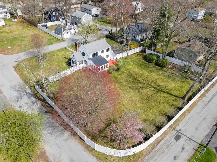 29 Maplewood Ave, Tewksbury, MA 01876 - #3