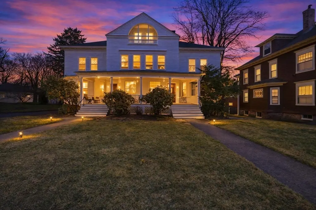 8 Westland St, Worcester, MA 01602 - #1