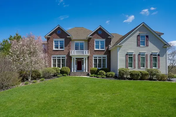 18 Manchester Dr, Wrentham, MA 02093