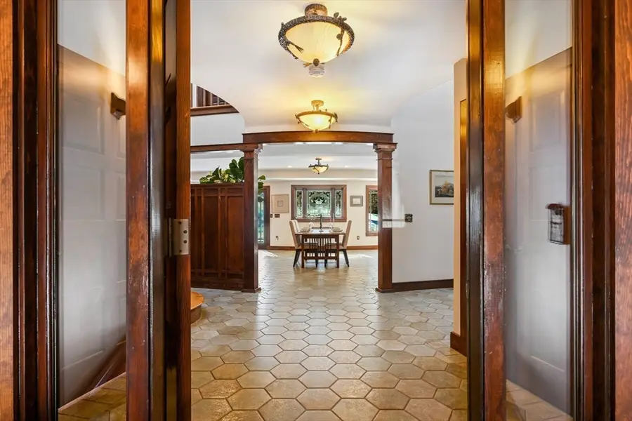 72 Meriam St, Lexington, MA 02420 - #3