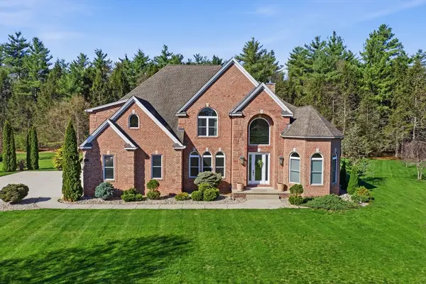 9 Nicholas Ln, Southampton, MA 01073