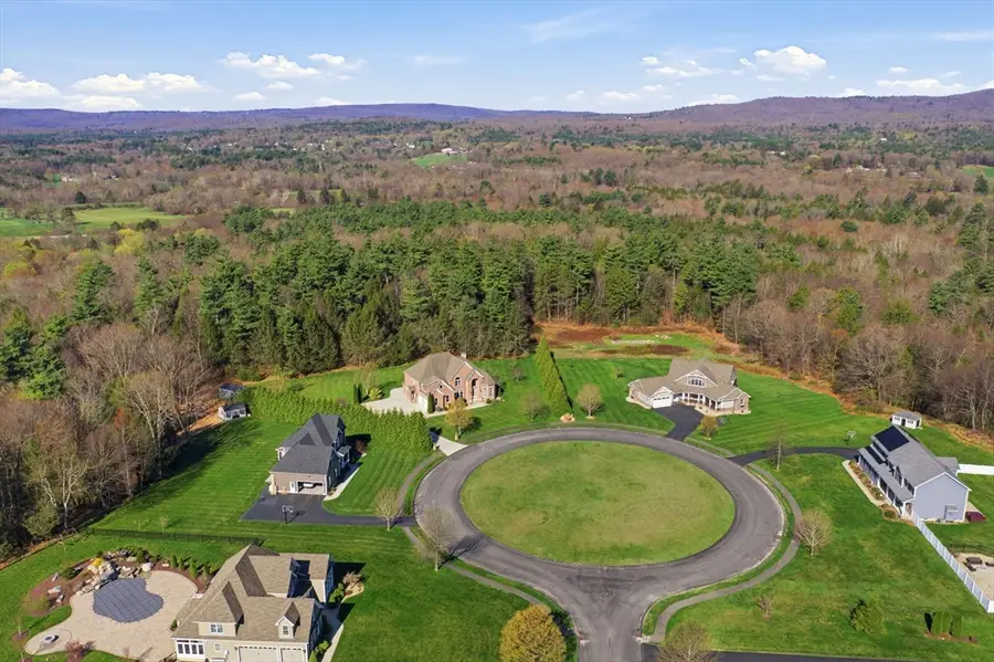 9 Nicholas Ln, Southampton, MA 01073 - #3