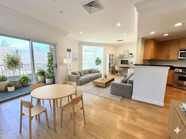 629 Hammond Street #E205, Brookline, MA 02467