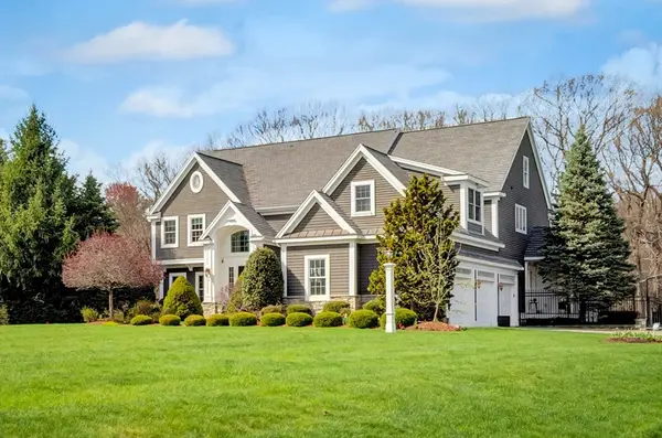 4 Nipmuc Ln, Southborough, MA 01772