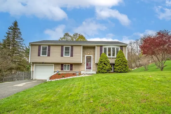 285 Ellendale Circle, Springfield, MA 01128