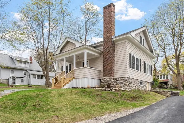 7 Albemarle St, Worcester, MA 01605