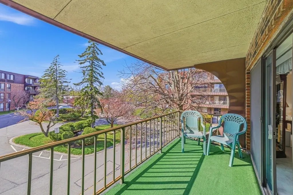 1002 Paradise Rd #3P, Swampscott, MA 01907 - #1