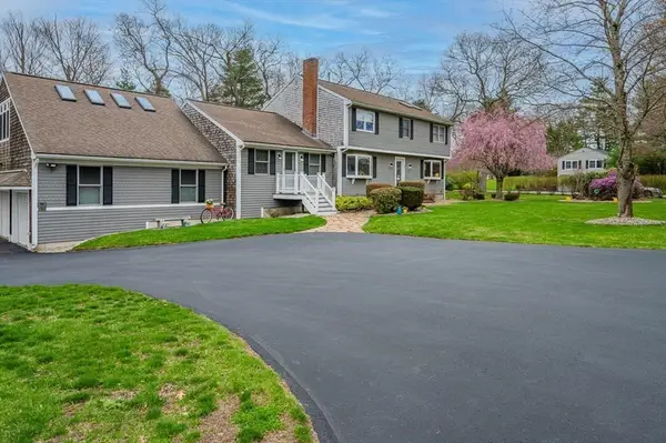 39 Dwelley Ave, Hanover, MA 02339