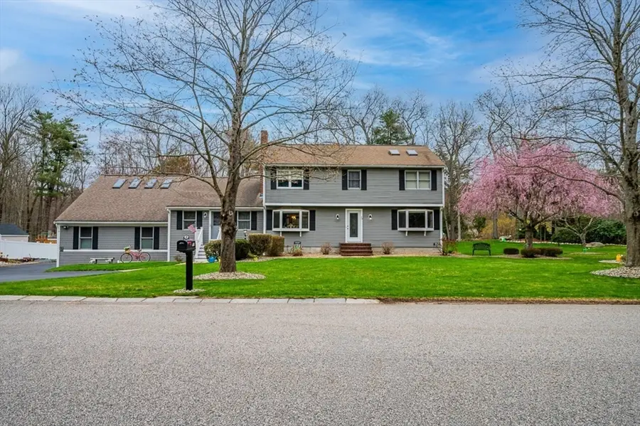 39 Dwelley Ave, Hanover, MA 02339 - #2