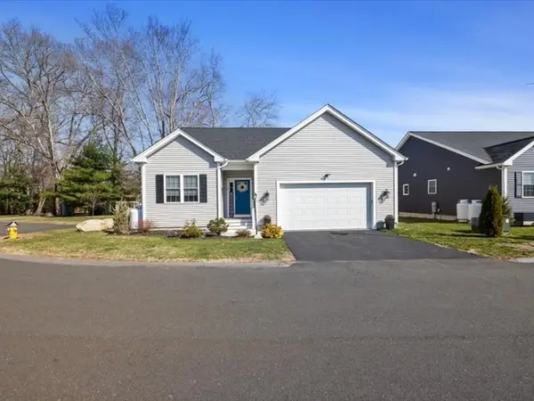 20 Country Club Blvd #20, Dudley, MA 01571