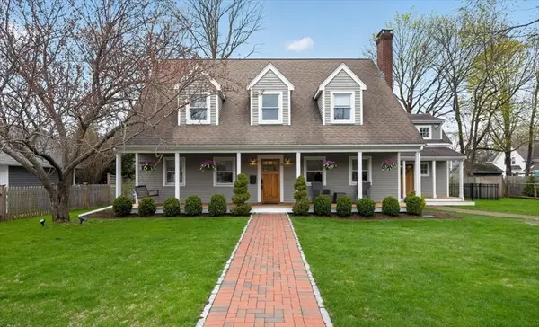 18 Crowes Ln, Hingham, MA 02043