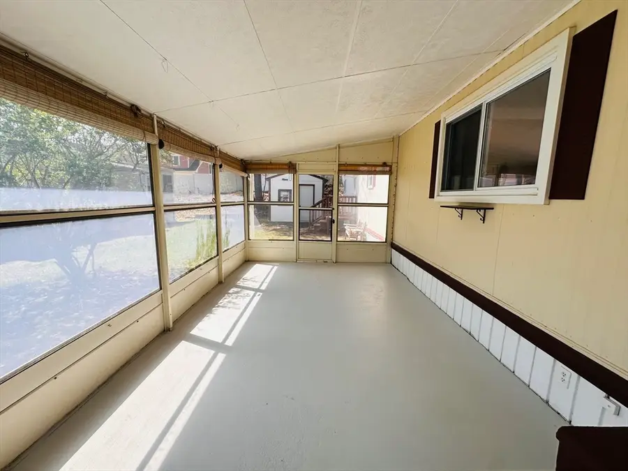 11 Lamplighter Ln, Springfield, MA 01119 - #2