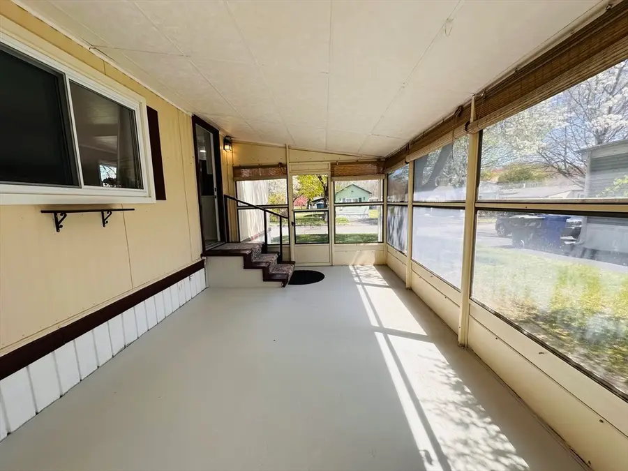 11 Lamplighter Ln, Springfield, MA 01119 - #3