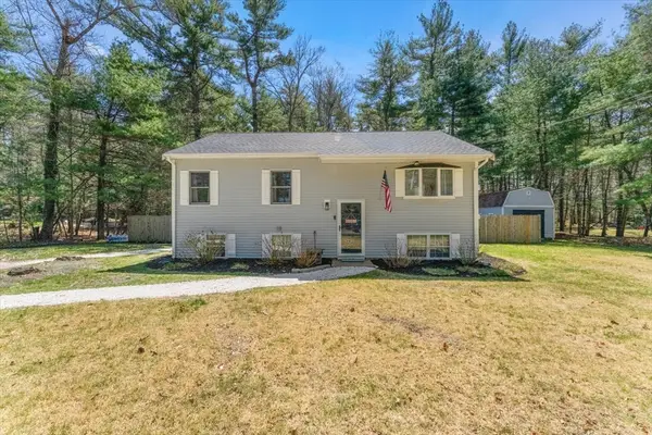 49 Oak St, Pembroke, MA 02359