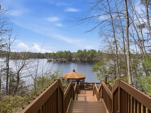 72 Warren Ave, Harvard, MA 01451