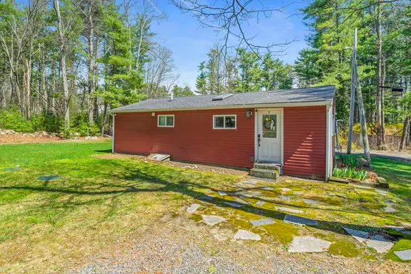 9 Hazel St, Lakeville, MA 02347