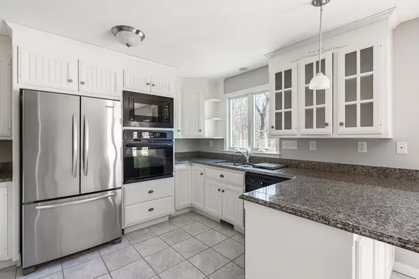 61 Hillview Ln #61, Northbridge, MA 01588