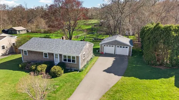 51 Holly Ln, Westport, MA 02790