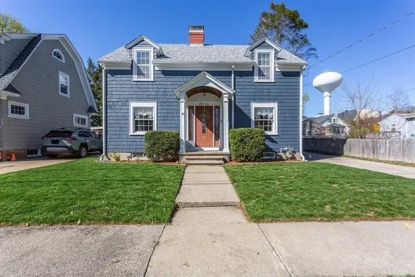 32 Wannamoisett Rd, East Providence, RI 02914