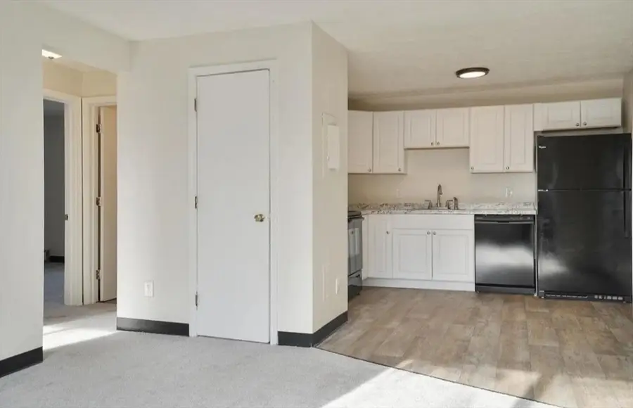 35 Log #3D, Manchester, NH 03102 - #2