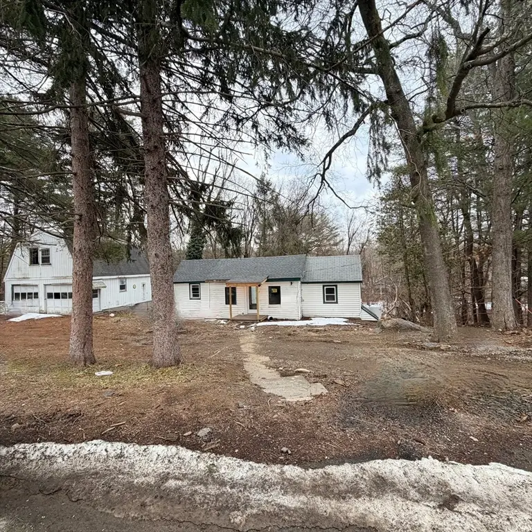35 Lindbergh St, Clinton, MA 01510 - #1