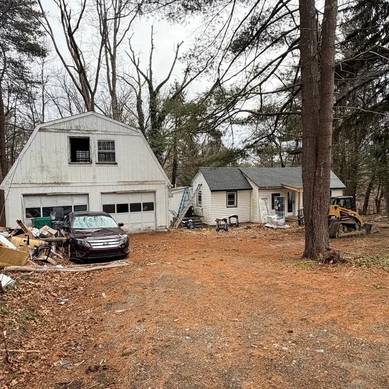 35 Lindbergh St, Clinton, MA 01510 - #3