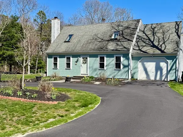 12 Drew Ln, Mashpee, MA 02649