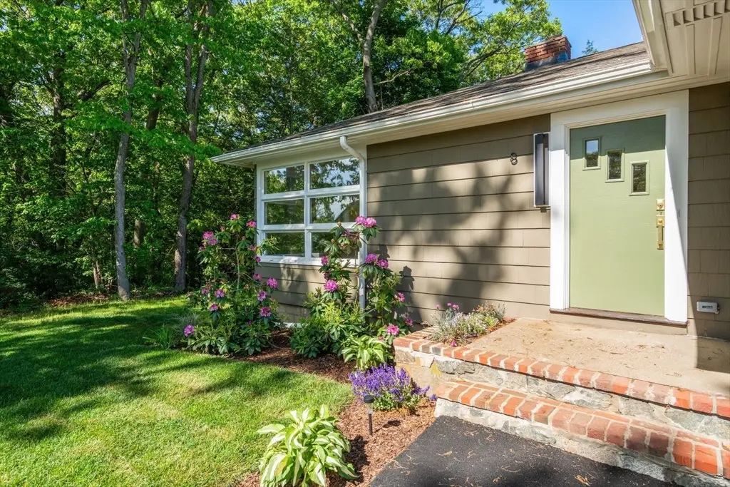 8 Everett St, Wakefield, MA 01880 - #1