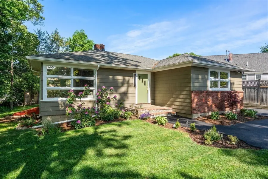 8 Everett St, Wakefield, MA 01880 - #2
