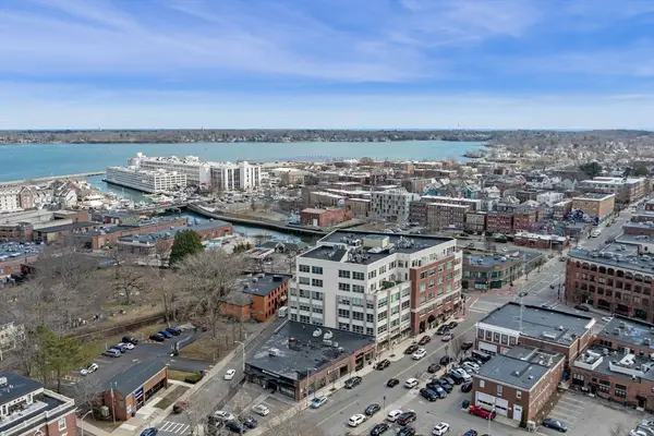 51 Lafayette St #207, Salem, MA 01970