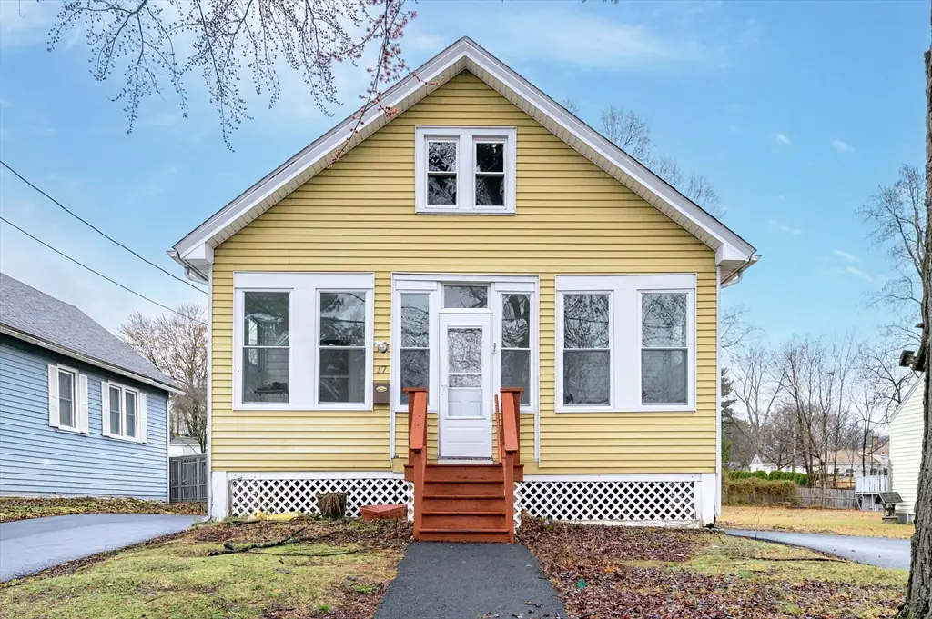 17 Oak St, West Springfield, MA 01089 - #1