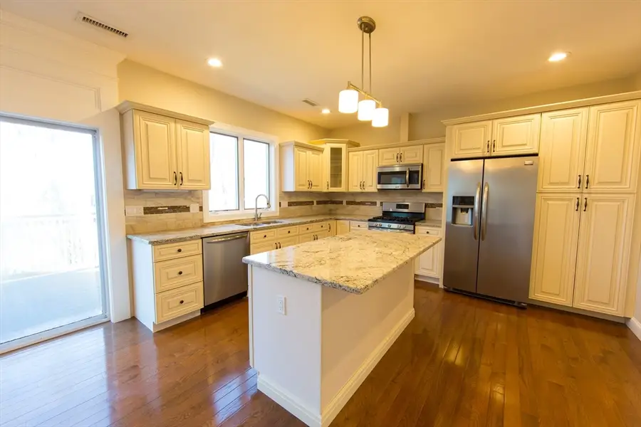 194 Oak St, Shrewsbury, MA 01545 - #3