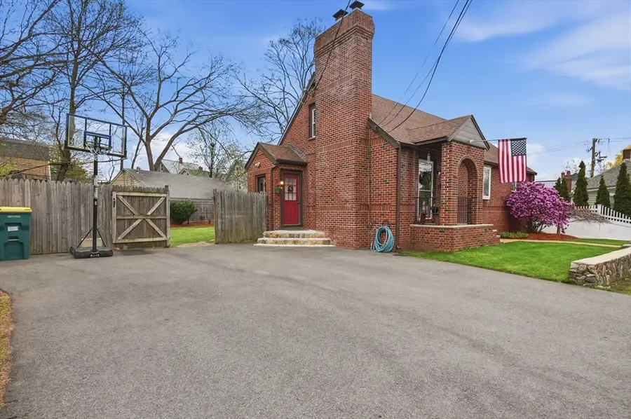 1 Mountain St, Woburn, MA 01801 - #2