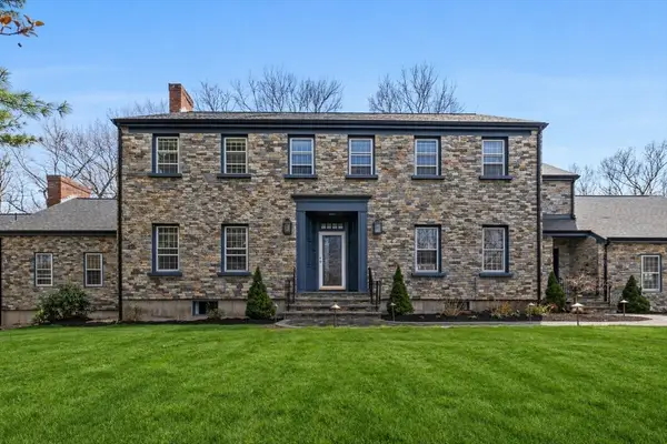 90 Countryside Ln, Milton, MA 02186