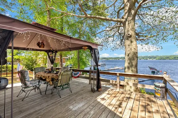 22 Fuller Shores Rd, Lakeville, MA 02347