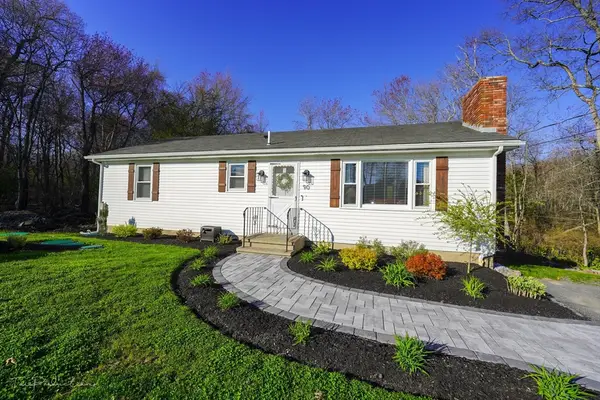 90 Merlin Dr, Swansea, MA 02777