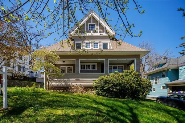 4 Chamberlain Pkwy, Worcester, MA 01602