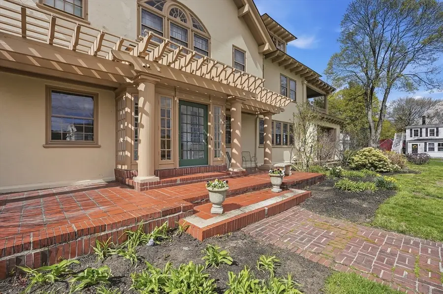 372 Main St, Amesbury, MA 01913 - #2