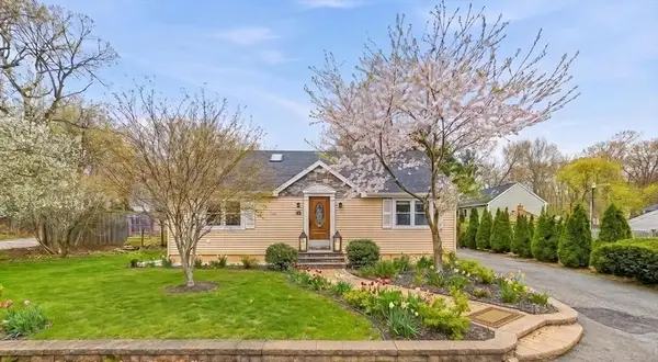 39 Brook St, Mansfield, MA 02048