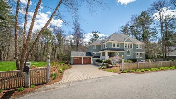 17 Loading Place Road, Manchester, MA 01944